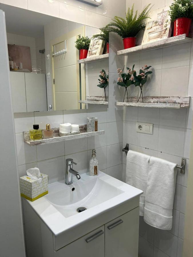 Apartamento Suite Torre Alta Parking Gratis Севілья Екстер'єр фото